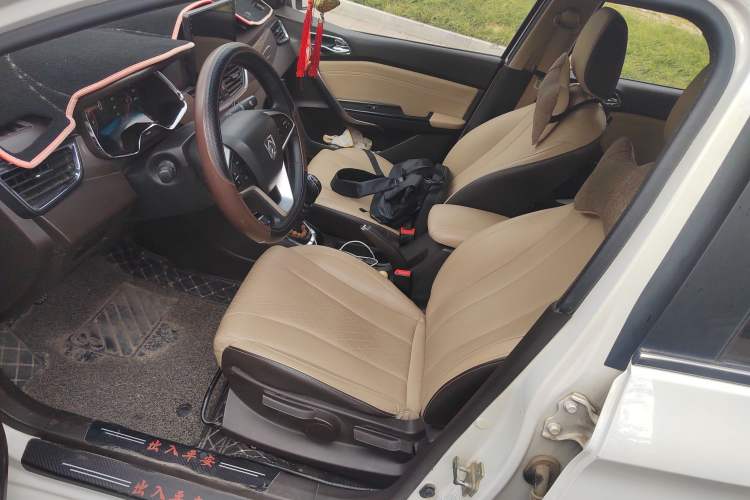 Used Baojun 310W 2017 1.5L Manual Fashion Model China V Left Front Seat