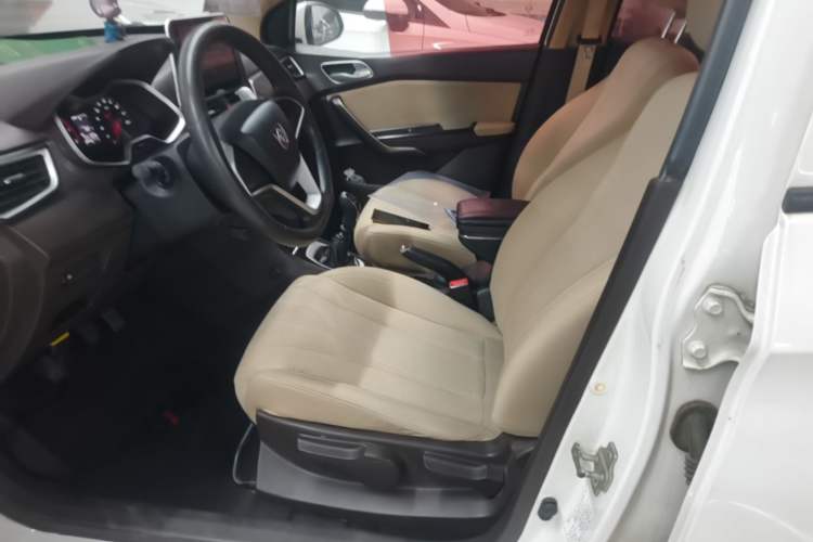 Used Baojun 310W 2017 1.5L Manual Comfort Version China V Left Front Seat