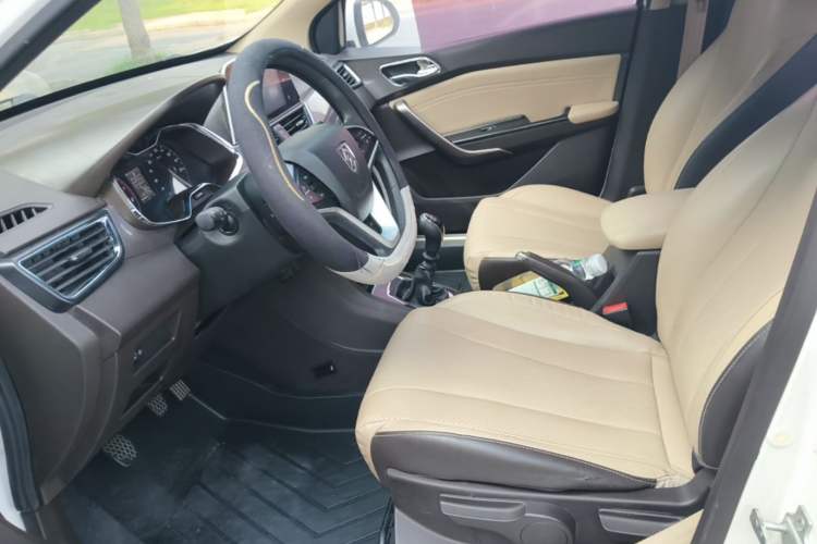 Used Baojun 310W 2017 1.5L Manual Fashion Model China V Left Front Seat