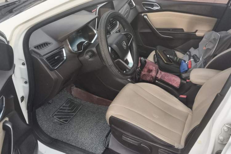 Used Baojun 310W 2017 1.5L Manual Fashion Model China V Left Front Seat