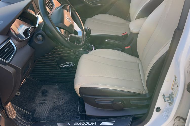 Used Baojun 310W 2017 1.5L Manual Fashion Model China V Left Front Seat