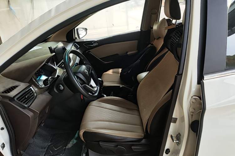 Used Baojun 310W 2017 1.5L Manual Fashion Model China V Left Front Seat