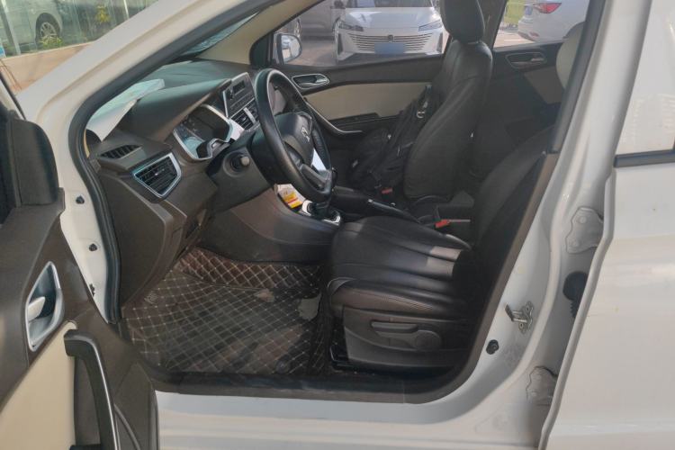 Used Baojun 310W 2017 1.5L Manual Comfort Version China VI Emission Standard Left Front Seat