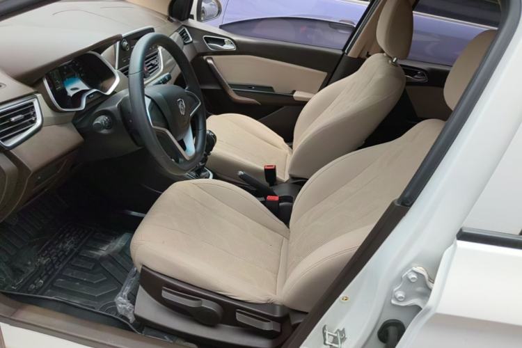 Used Baojun 310W 2017 1.5L Manual Comfort Version China VI Emission Standard Left Front Seat