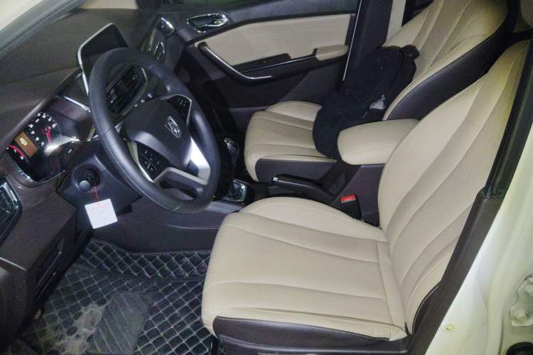 Used Baojun 310W 2017 1.5L Manual Fashion Edition China VI Left Front Seat