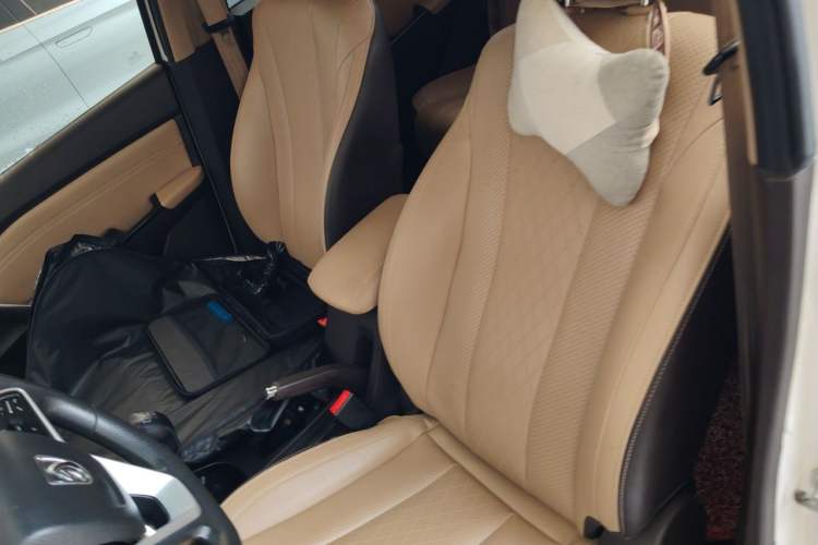 Used Baojun 310W 2017 1.5L Manual Fashion Model China V Left Front Seat
