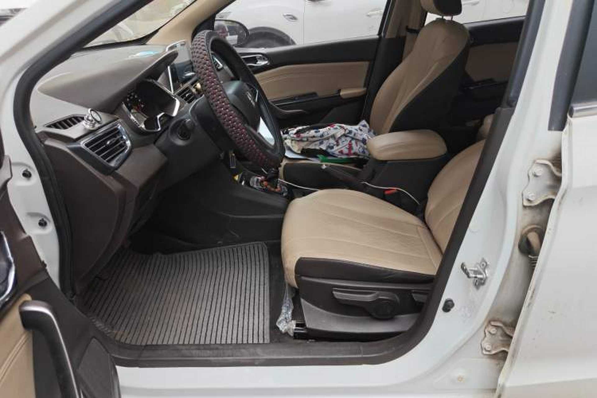 Used Baojun 310W 2017 1.5L Manual Fashion Model China V Left Front Seat