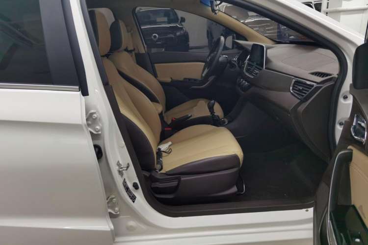 Used Baojun 310W 2017 1.5L Manual Luxury Edition China V Left Front Seat