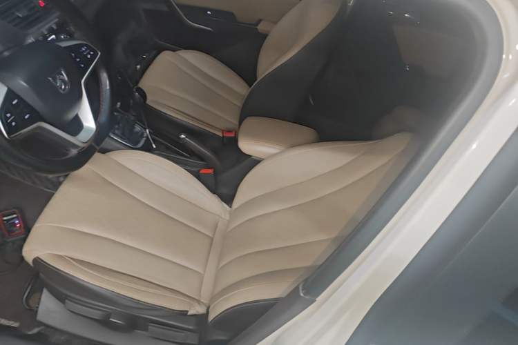 Used Baojun 310W 2017 1.5L Manual Fashion Model China V Left Front Seat