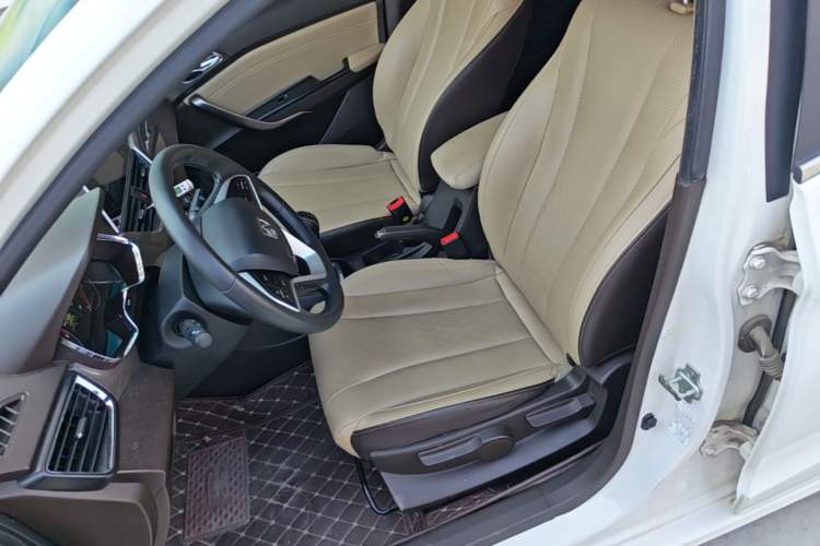 Used Baojun 310W 2017 1.5L Manual Fashion Model China V Left Front Seat