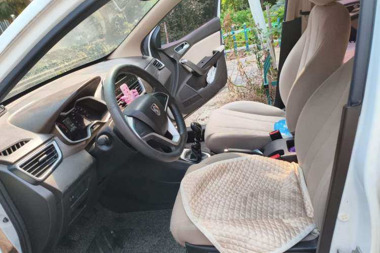 Used Baojun 310W 2017 1.5L Manual Comfort Version China VI Emission Standard Left Front Seat