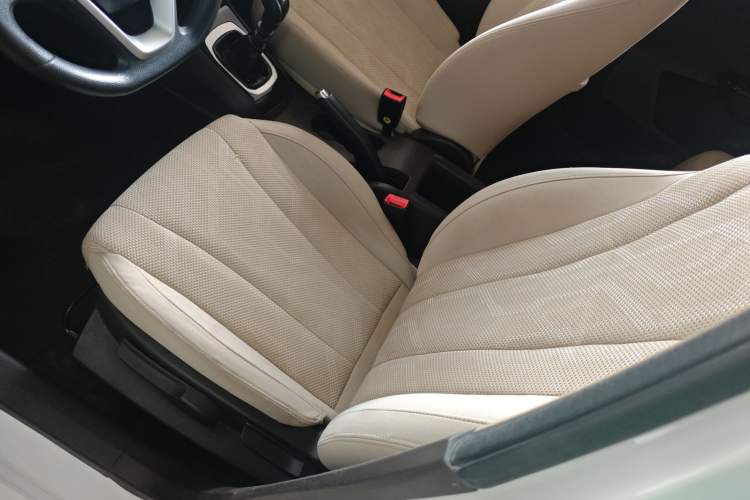 Used Baojun 310W 2017 1.5L Manual Comfort Version China VI Emission Standard Left Front Seat