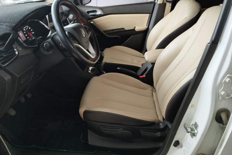 Used Baojun 310W 2017 1.5L Manual Fashion Model China V Left Front Seat