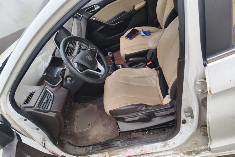 Used Baojun 310W 2017 1.5L Manual Fashion Model China V Left Front Seat