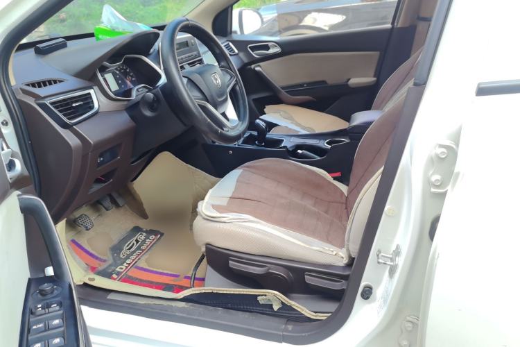 Used Baojun 310W 2017 1.5L Manual Comfort Version China VI Emission Standard Left Front Seat
