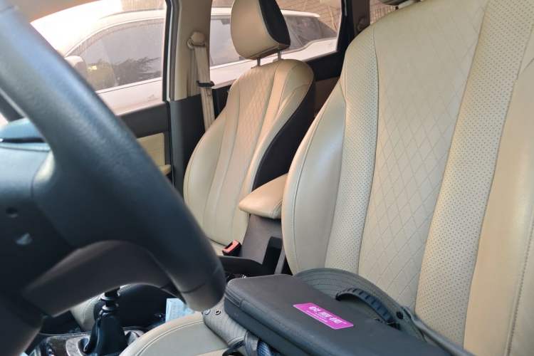 Used Baojun 310W 2017 1.5L Manual Fashion Model China V Left Front Seat