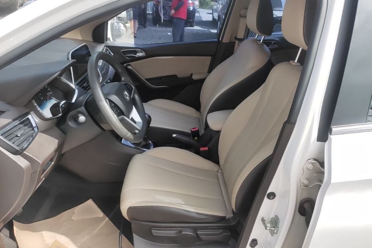 Used Baojun 310W 2017 1.5L Manual Fashion Edition China VI Left Front Seat
