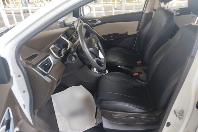 Used Baojun 310W 2017 1.5L Manual Comfort Version China VI Emission Standard Left Front Seat
