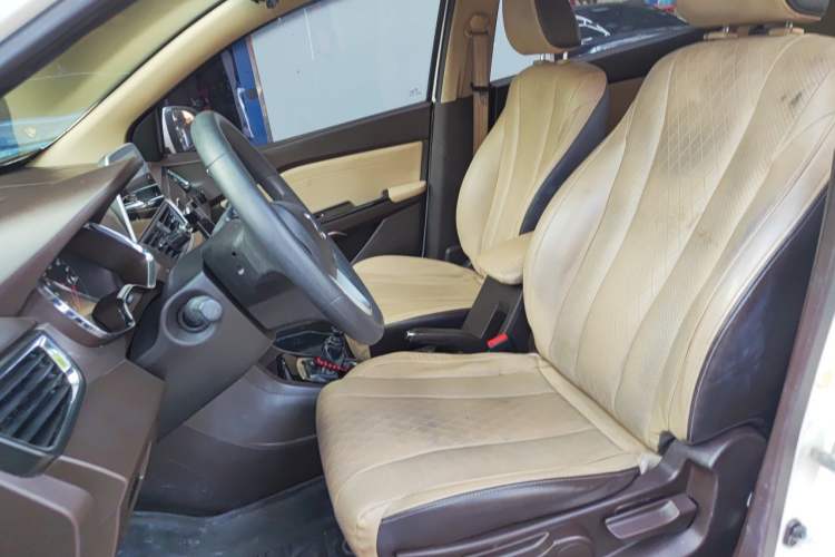 Used Baojun 310W 2017 1.5L Manual Fashion Model China V Left Front Seat