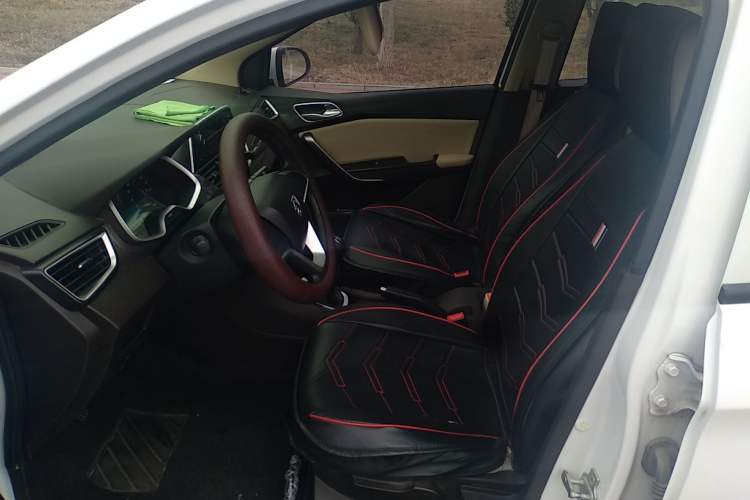 Used Baojun 310W 2017 1.5L Manual Comfort Version China VI Emission Standard Left Front Seat