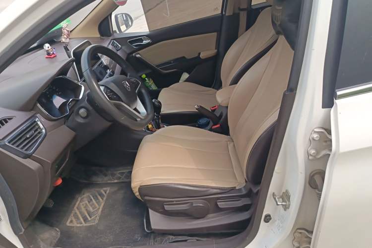 Used Baojun 310W 2017 1.5L Manual Fashion Model China V Left Front Seat