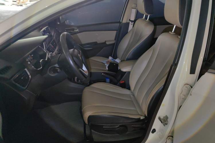 Used Baojun 310W 2017 1.5L Manual Fashion Model China V Left Front Seat
