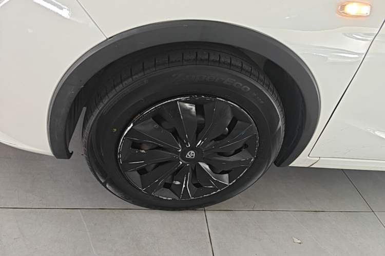 Used Baojun 310W 2017 1.5L Manual Comfort Version China V Left Front Wheel Hub