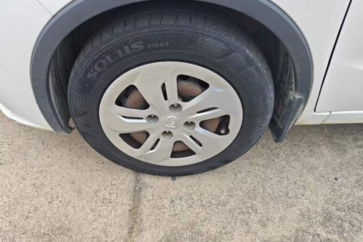 Used Baojun 310W 2017 1.5L Manual Comfort Version China V Left Front Wheel Hub