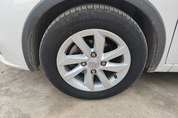 Used Baojun 310W 2017 1.5L Manual Fashion Model China V Left Front Wheel Hub