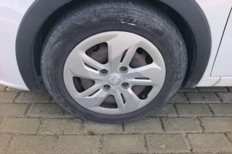 Used Baojun 310W 2017 1.5L Manual Comfort Version China V Left Front Wheel Hub