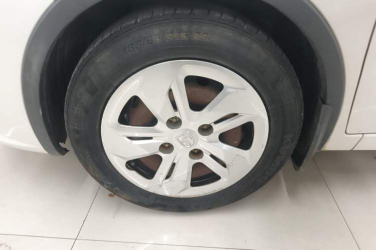 Used Baojun 310W 2017 1.5L Manual Comfort Version China V Left Front Wheel Hub