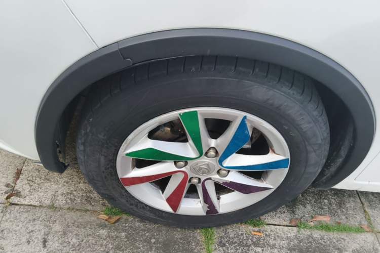Used Baojun 310W 2017 1.5L Manual Fashion Model China V Left Front Wheel Hub