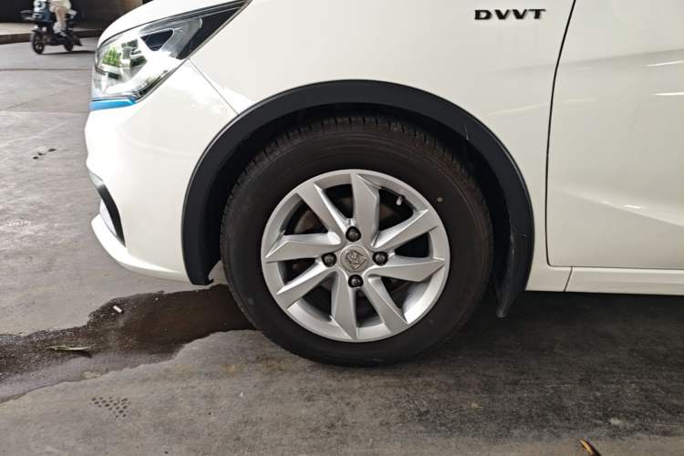 Used Baojun 310W 2017 1.5L Manual Fashion Model China V Left Front Wheel Hub