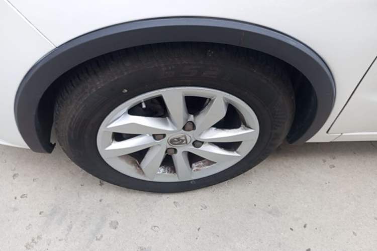 Used Baojun 310W 2017 1.5L Manual Fashion Model China V Left Front Wheel Hub