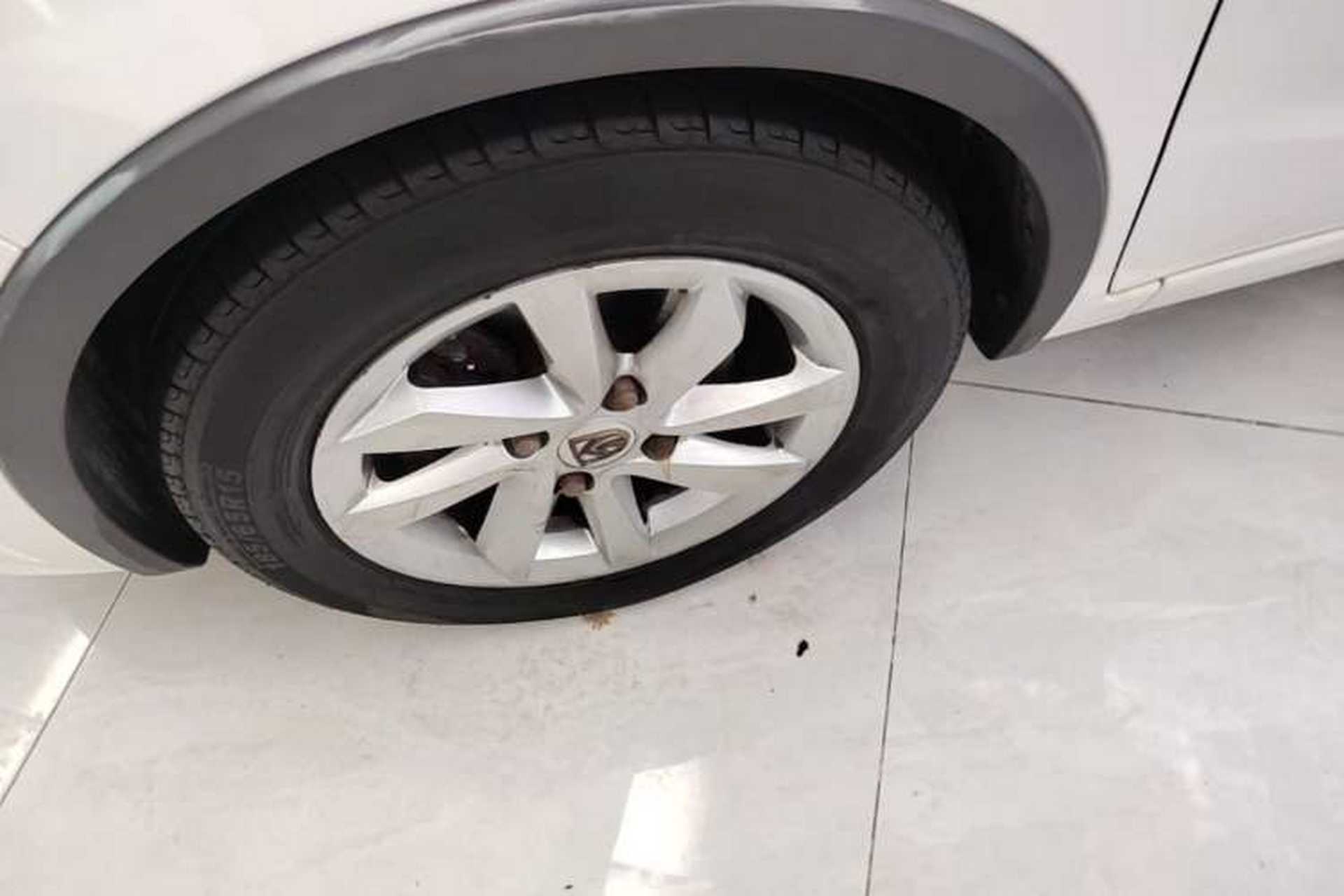 Used Baojun 310W 2017 1.5L Manual Fashion Model China V Left Front Wheel Hub