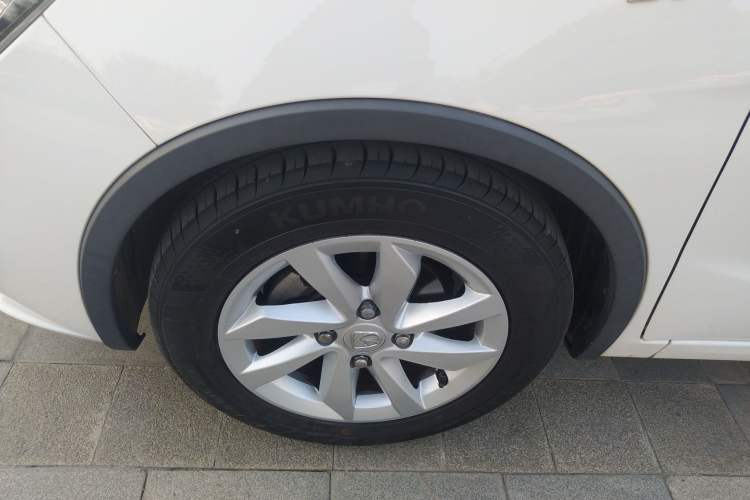 Used Baojun 310W 2017 1.5L Manual Fashion Edition China VI Left Front Wheel Hub
