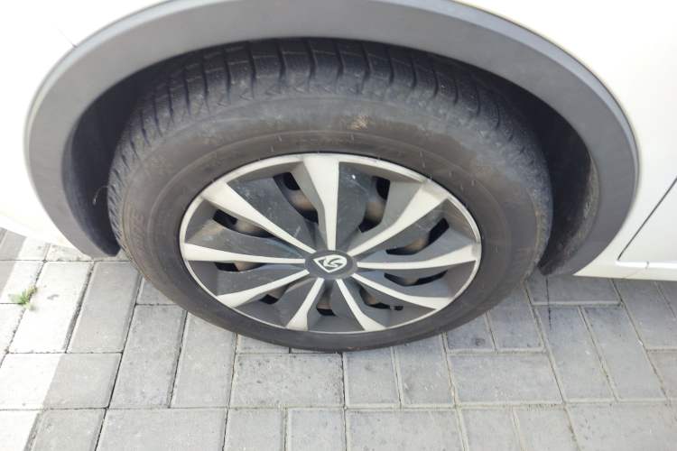 Used Baojun 310W 2017 1.5L Manual Comfort Version China V Left Front Wheel Hub