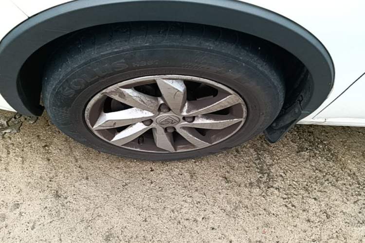 Used Baojun 310W 2017 1.5L Manual Fashion Model China V Left Front Wheel Hub