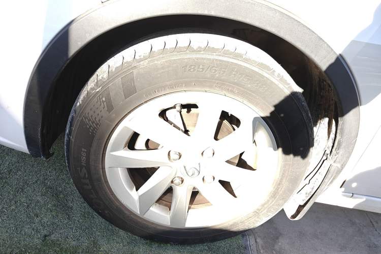 Used Baojun 310W 2017 1.5L Manual Fashion Model China V Left Front Wheel Hub