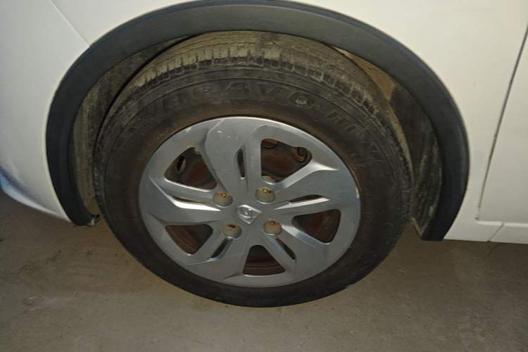 Used Baojun 310W 2017 1.5L Manual Comfort Version China V Left Front Wheel Hub