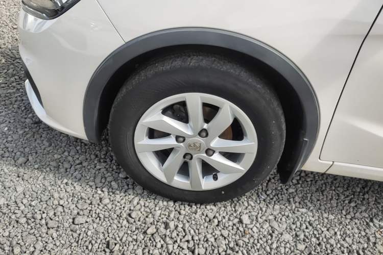 Used Baojun 310W 2017 1.5L Manual Fashion Edition China VI Left Front Wheel Hub