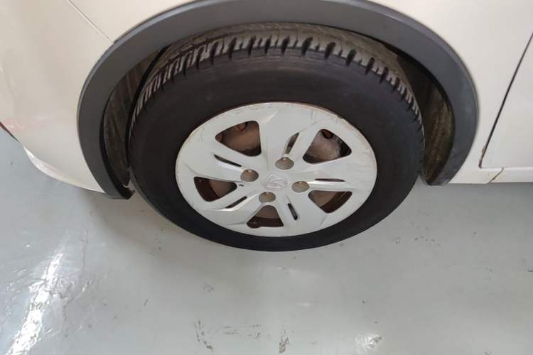 Used Baojun 310W 2017 1.5L Manual Comfort Version China V Left Front Wheel Hub