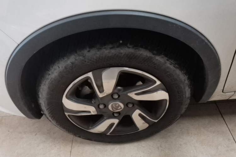 Used Baojun 310W 2017 1.5L Manual Fashion Edition China VI Left Front Wheel Hub