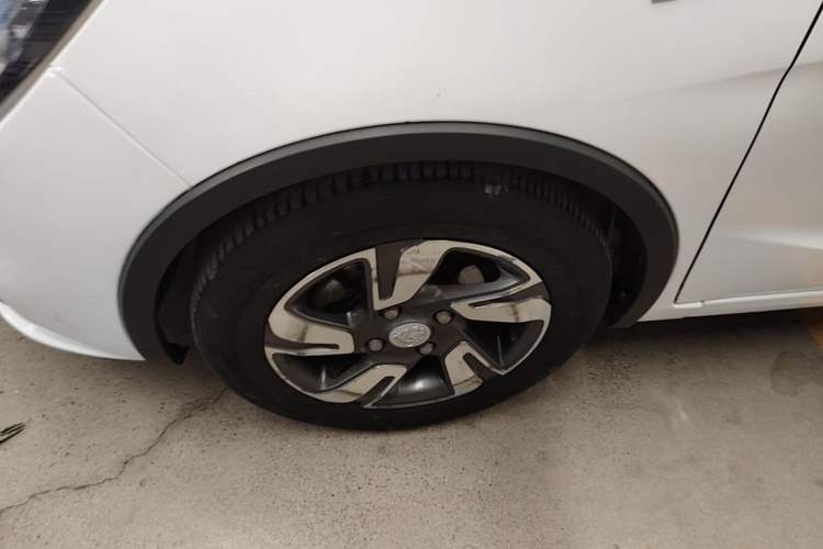 Used Baojun 310W 2017 1.5L Manual Luxury Edition China V Left Front Wheel Hub
