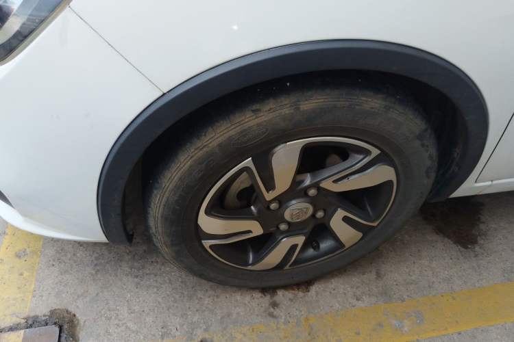 Used Baojun 310W 2017 1.5L Manual Luxury Edition China V Left Front Wheel Hub