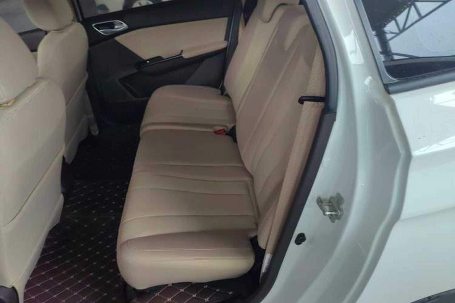 Used Baojun 310W 2017 1.5L Manual Comfort Version China VI Emission Standard Left Rear Seat