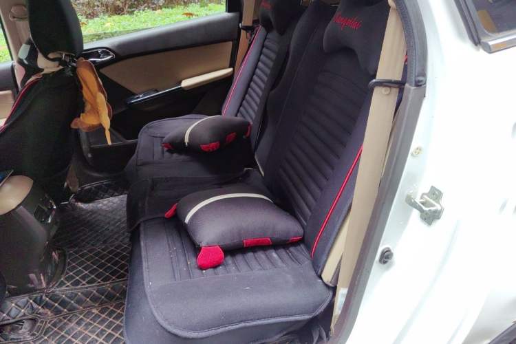 Used Baojun 310W 2017 1.5L Manual Fashion Model China V Left Rear Seat