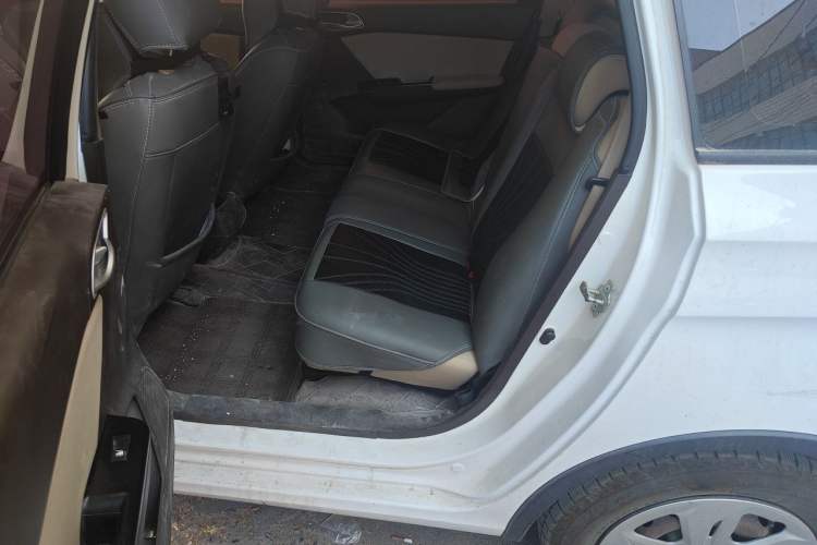 Used Baojun 310W 2017 1.5L Manual Comfort Version China VI Emission Standard Left Rear Seat