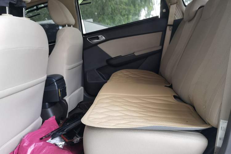 Used Baojun 310W 2017 1.5L Manual Comfort Version China VI Emission Standard Left Rear Seat