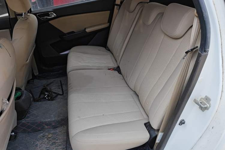 Used Baojun 310W 2017 1.5L Manual Comfort Version China VI Emission Standard Left Rear Seat